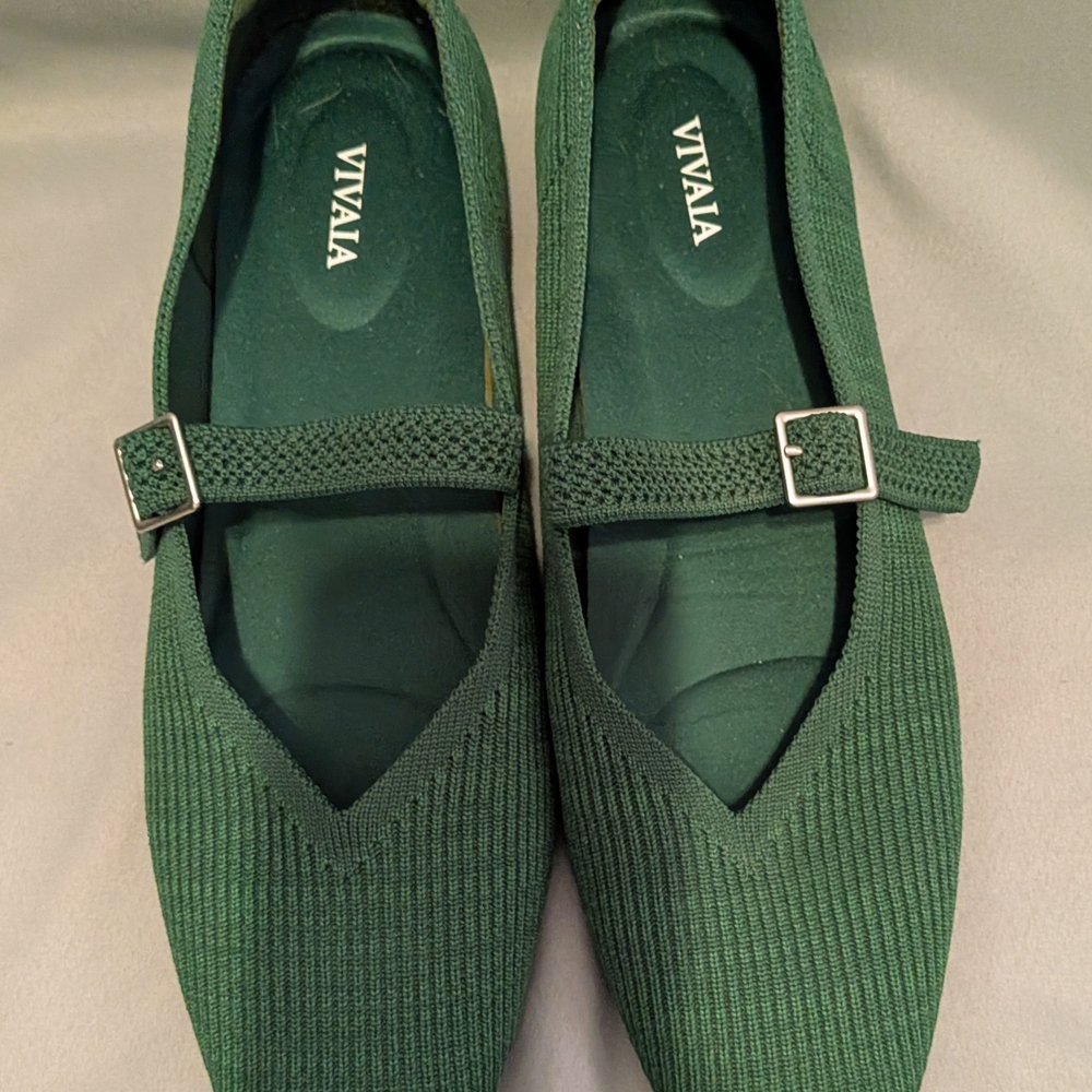 Vivaia Women's Classic Green Flats Size 10 - Picture 3 of 9